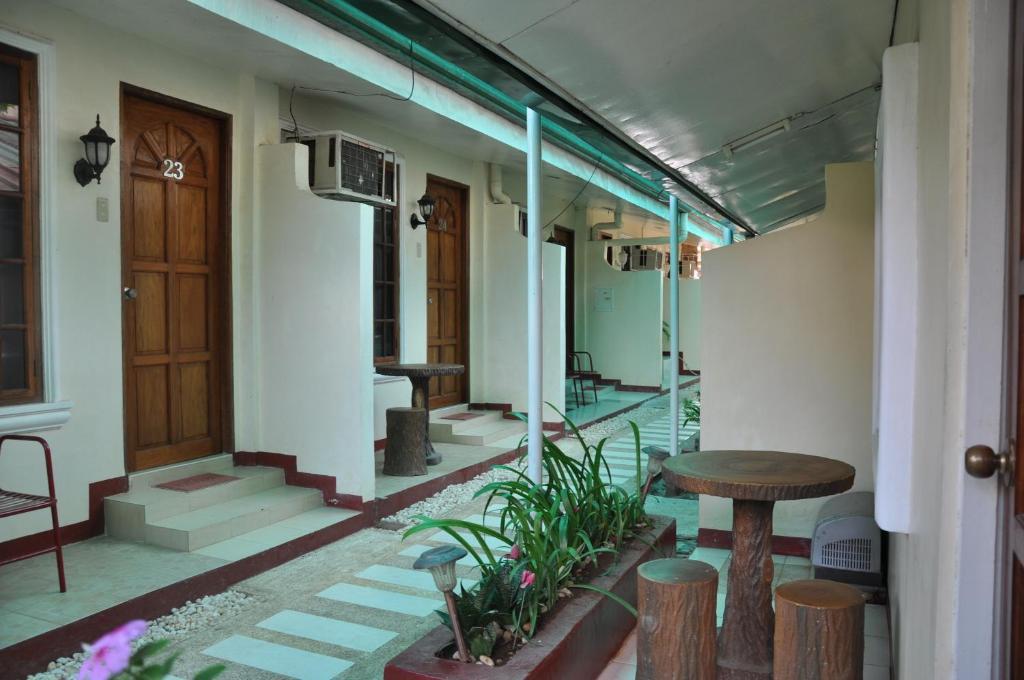 D'Lucky Garden Inn & Suites Tiniguiban Rum bild