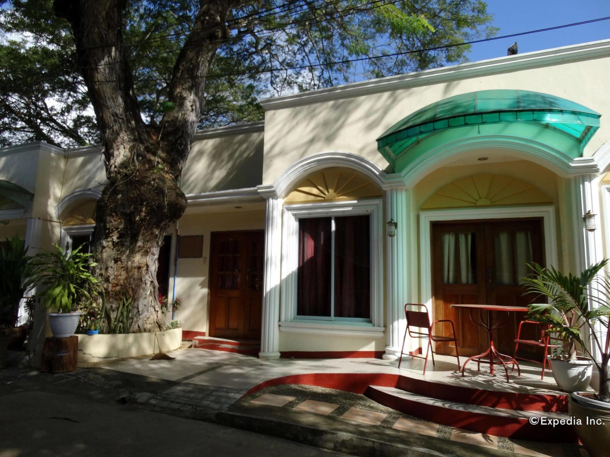 D'Lucky Garden Inn & Suites Tiniguiban Exteriör bild