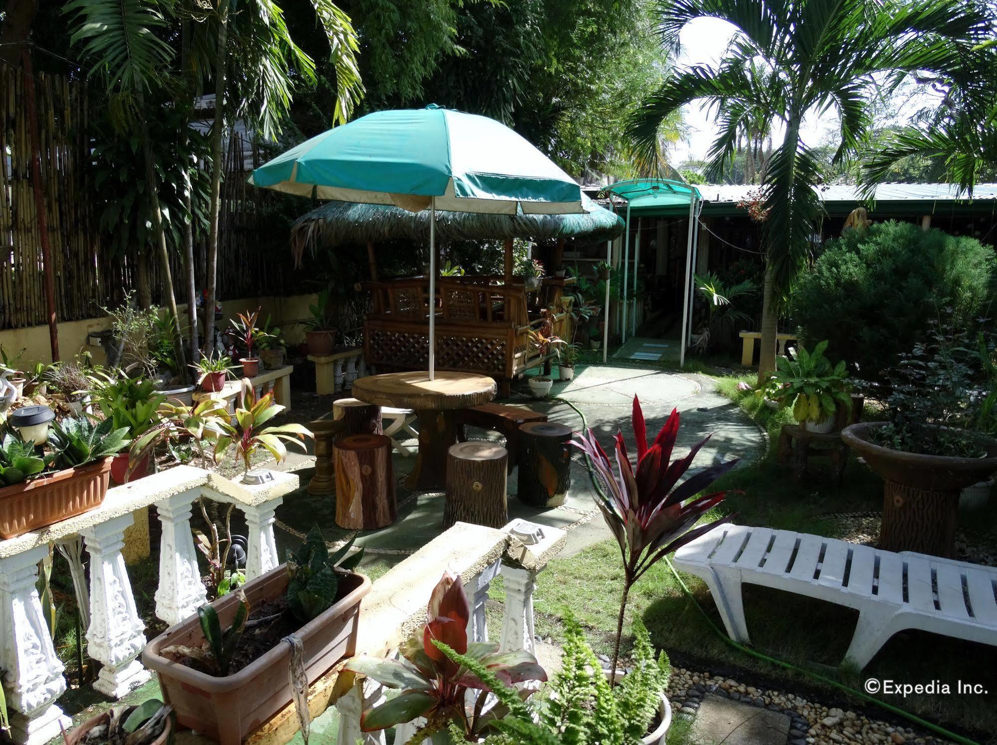 D'Lucky Garden Inn & Suites Tiniguiban Exteriör bild