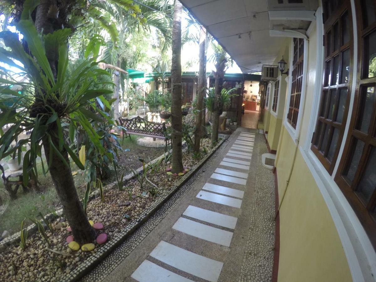 D'Lucky Garden Inn & Suites Tiniguiban Exteriör bild